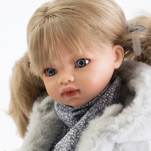 25297 Кукла девочка Ракель в сером, 33 см, виниловая